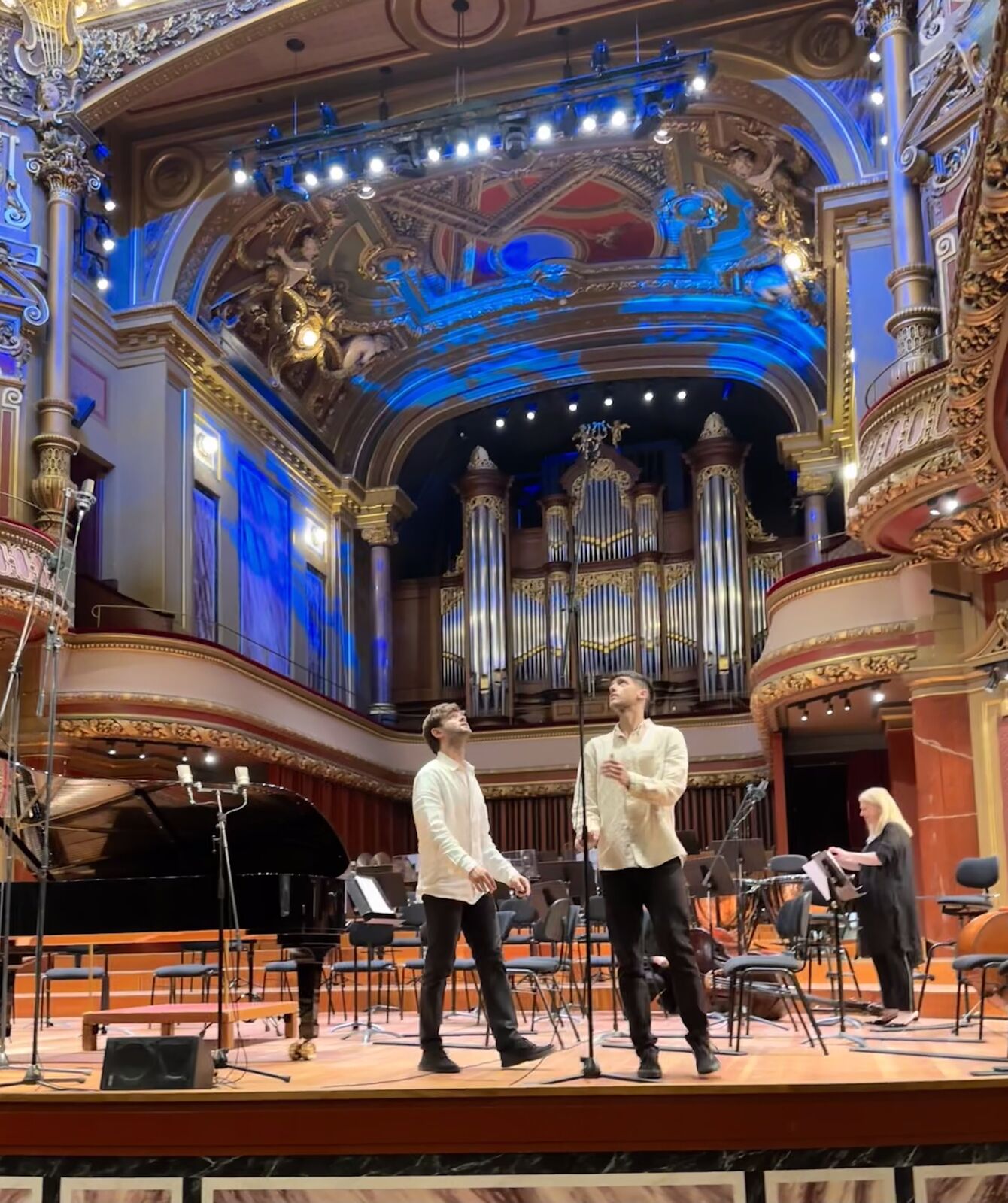 Scène d’orchestre prête pour la captation au Victoria Hall